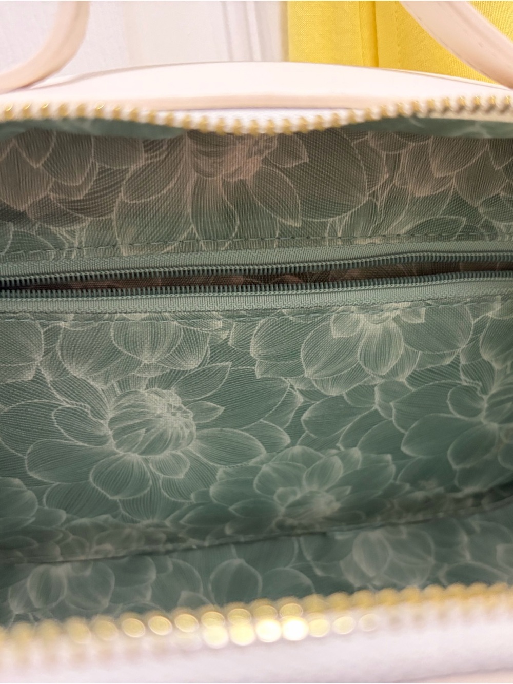 JM Collection Cream Crossbody Bag - Picture 5 of 14